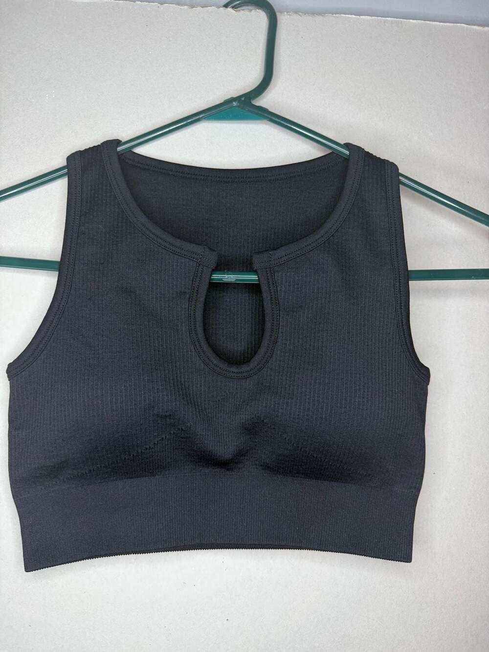 OQQ Seamless Ribbed Keyhole Sports Bra Size S Black Crop Top
